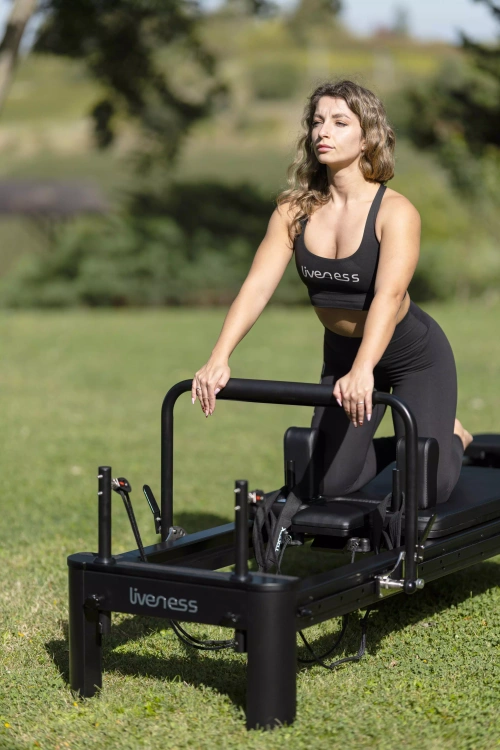 Reformer do Pilatesu PTX8000 Aluminiowy (Full Track) Toorx Liveness – Łóżko do Pilatesu Black Pearl (PTX-8000BP)