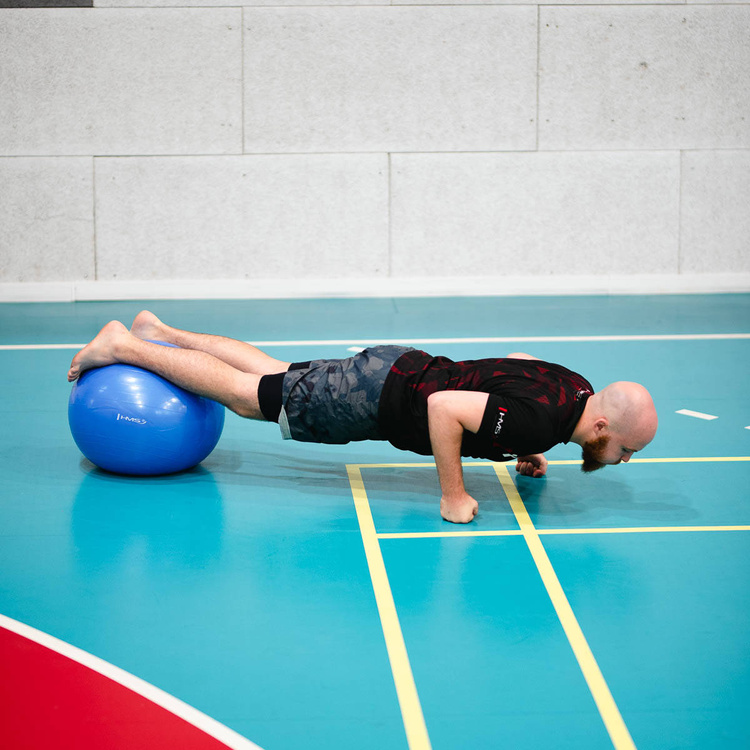 Piłka gimnastyczna YB01N 65 cm śliwkowa - HMS