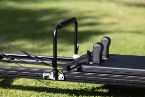 Reformer do Pilatesu PTX8000 Aluminiowy (Full Track) Toorx Liveness – Łóżko do Pilatesu Black Pearl (PTX-8000BP)