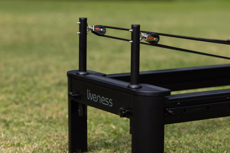 Reformer do Pilatesu PTX8000 Aluminiowy (Full Track) Toorx Liveness – Łóżko do Pilatesu Black Pearl (PTX-8000BP)