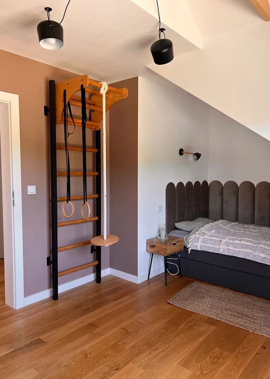 Czarna drabinka gimnastyczna dla dzieci BenchK 211B + A076