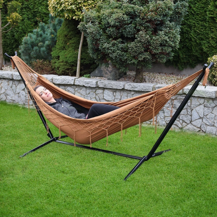 Dwuosobowy hamak ogrodowy z frędzlami w stylu boho brązowy