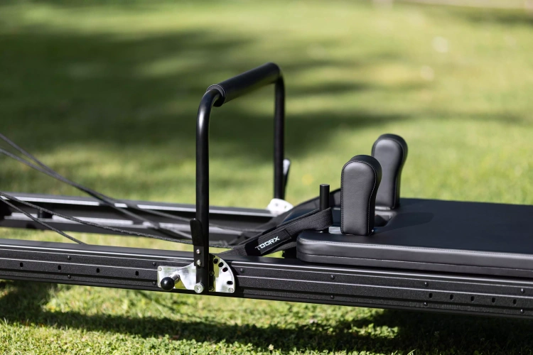 Reformer do Pilatesu PTX8000 Aluminiowy (Full Track) Toorx Liveness – Łóżko do Pilatesu Black Pearl (PTX-8000BP)