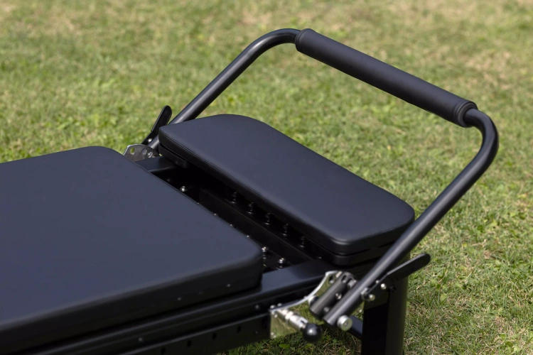 Reformer do Pilatesu PTX8000 Aluminiowy (Full Track) Toorx Liveness – Łóżko do Pilatesu Black Pearl (PTX-8000BP)