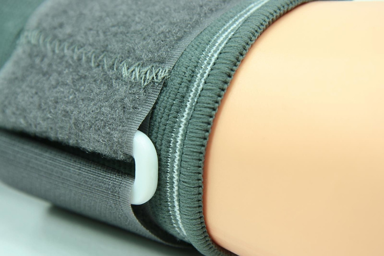 Opaska na dłoń ze ściągaczem BNS 002 - Body Sculpture